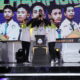 Tim SMAN 1 Kelapa Mengangkat Trophy GYC 2024 Free Fire